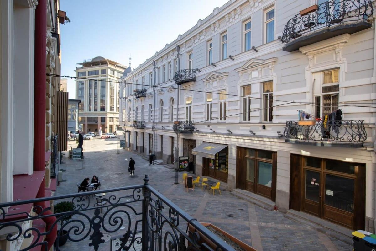 Stylish 2Br Apt In The Heart Of Old Тбилиси Экстерьер фото