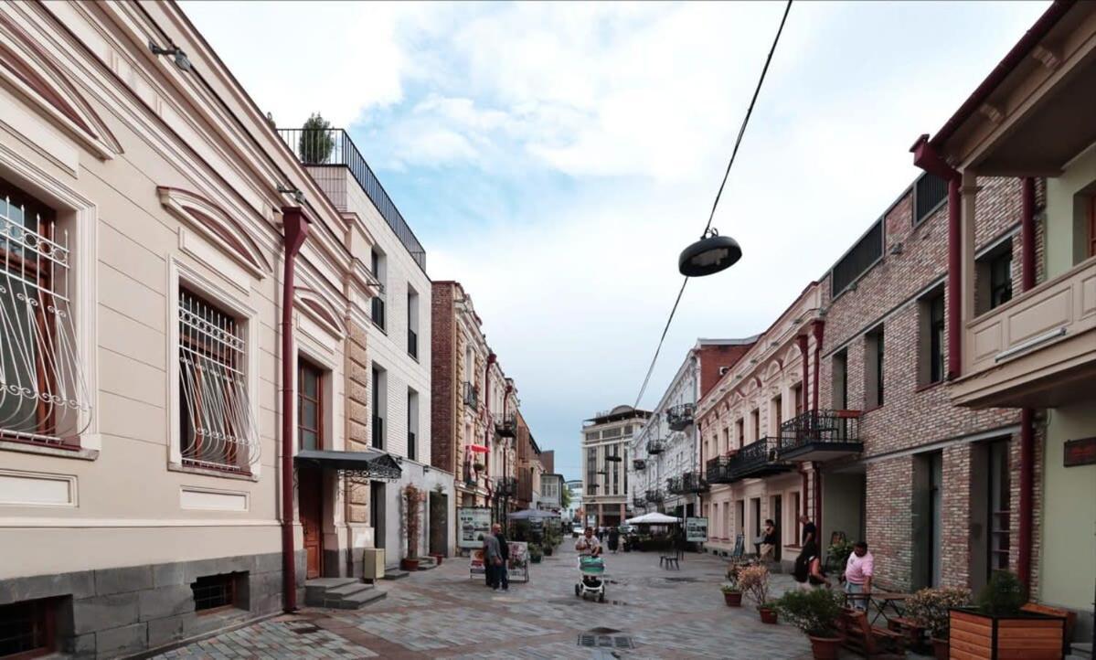 Stylish 2Br Apt In The Heart Of Old Тбилиси Экстерьер фото