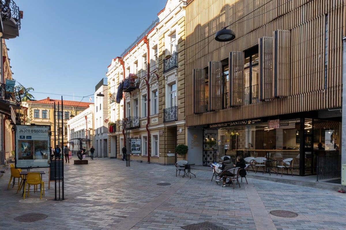 Stylish 2Br Apt In The Heart Of Old Тбилиси Экстерьер фото