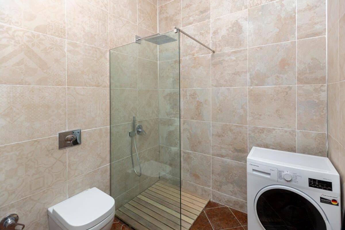 Stylish 2Br Apt In The Heart Of Old Тбилиси Экстерьер фото