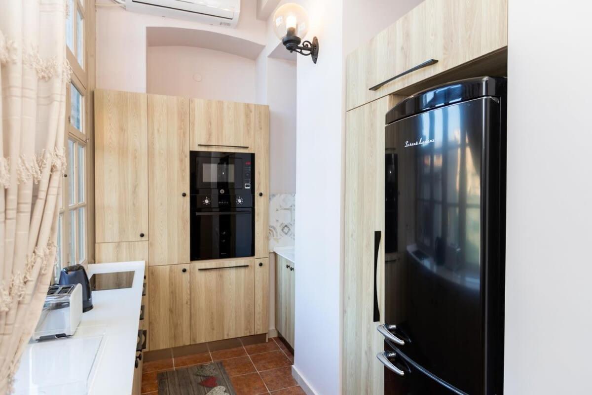 Stylish 2Br Apt In The Heart Of Old Тбилиси Экстерьер фото