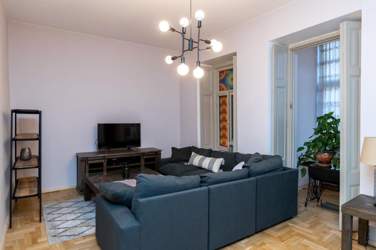 Stylish 2Br Apt In The Heart Of Old Тбилиси Экстерьер фото