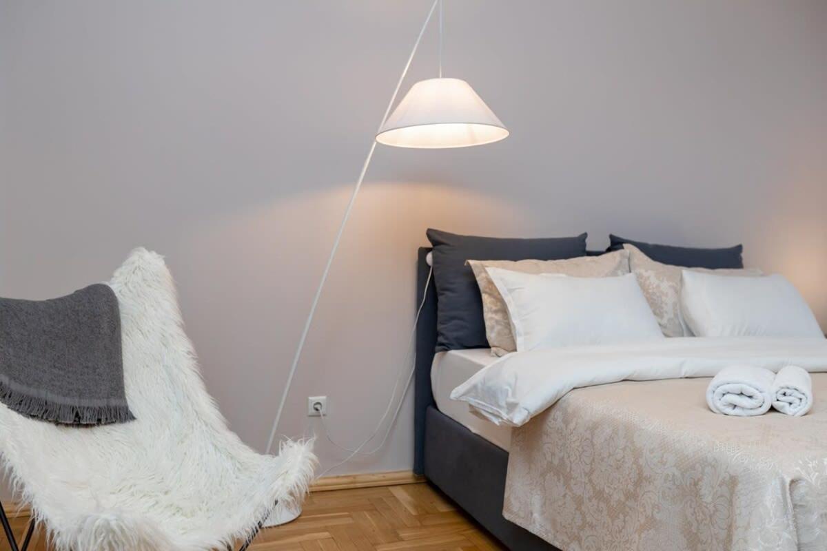 Stylish 2Br Apt In The Heart Of Old Тбилиси Экстерьер фото