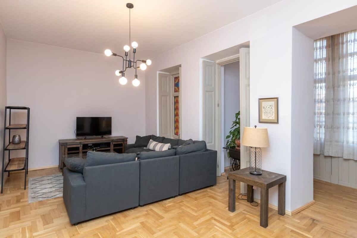 Stylish 2Br Apt In The Heart Of Old Тбилиси Экстерьер фото
