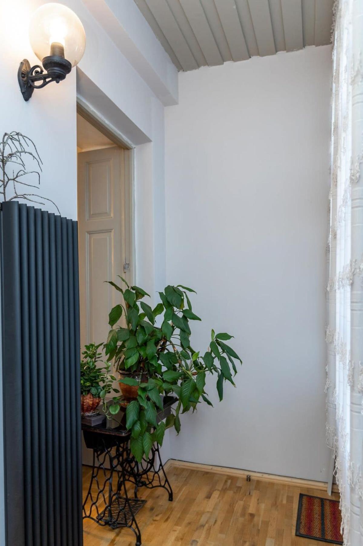 Stylish 2Br Apt In The Heart Of Old Тбилиси Экстерьер фото