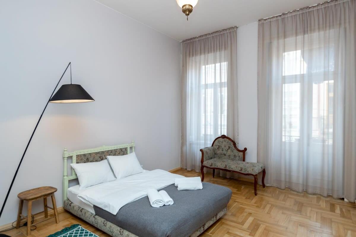 Stylish 2Br Apt In The Heart Of Old Тбилиси Экстерьер фото